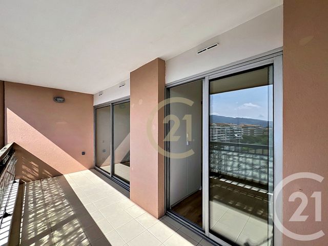Appartement T2 &agrave; louer - 2 pi&egrave;ces - 27 m2 - Cannes La Bocca - 06 - PROVENCE-ALPES-COTE-D-AZUR