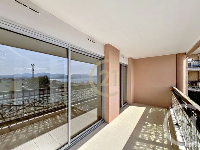 Appartement T2 &agrave; louer - 2 pi&egrave;ces - 27 m2 - Cannes La Bocca - 06 - PROVENCE-ALPES-COTE-D-AZUR