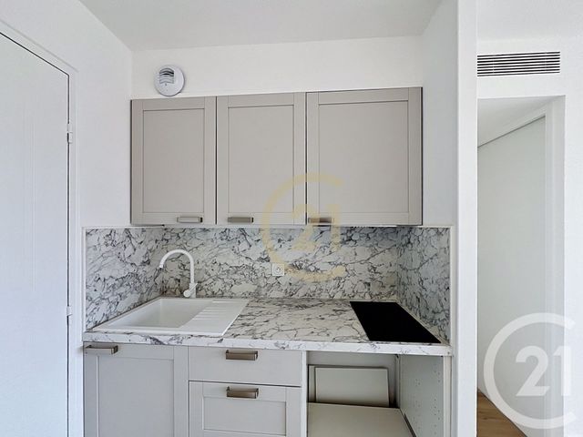 Appartement T2 &agrave; louer - 2 pi&egrave;ces - 27 m2 - Cannes La Bocca - 06 - PROVENCE-ALPES-COTE-D-AZUR