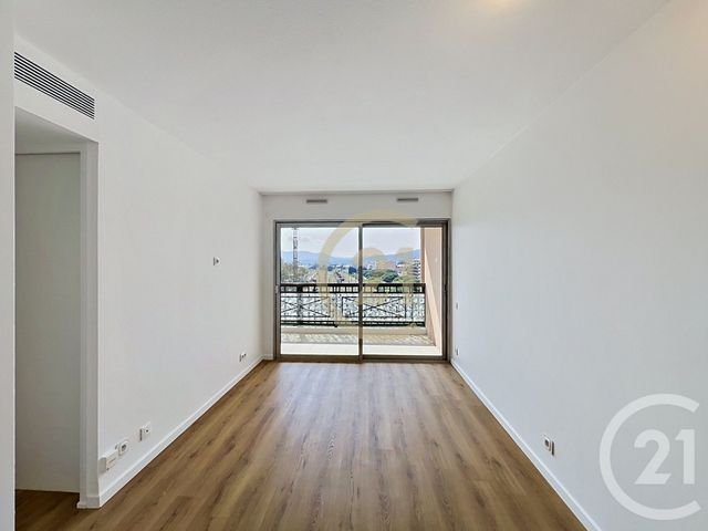 Appartement T2 &agrave; louer - 2 pi&egrave;ces - 27 m2 - Cannes La Bocca - 06 - PROVENCE-ALPES-COTE-D-AZUR