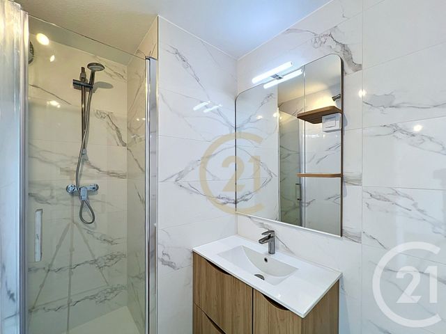 Appartement T2 &agrave; louer - 2 pi&egrave;ces - 27 m2 - Cannes La Bocca - 06 - PROVENCE-ALPES-COTE-D-AZUR