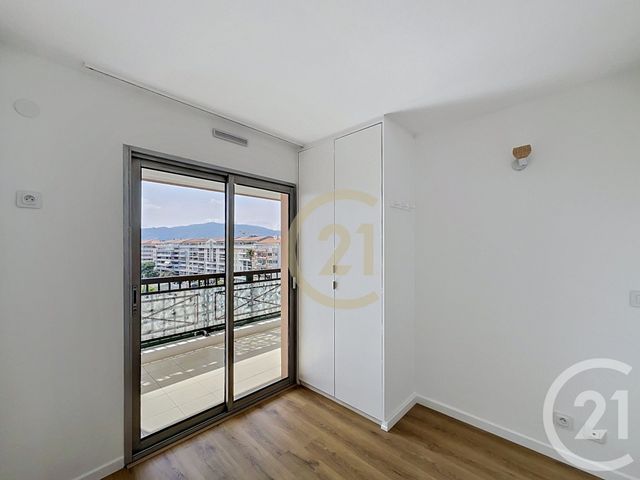 Appartement T2 &agrave; louer - 2 pi&egrave;ces - 27 m2 - Cannes La Bocca - 06 - PROVENCE-ALPES-COTE-D-AZUR