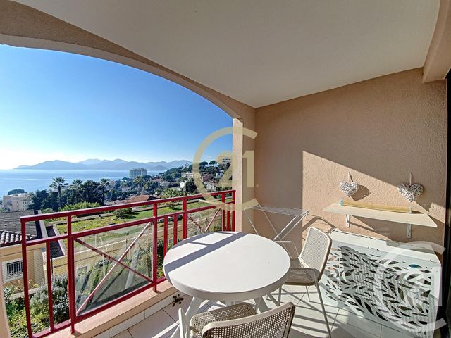 Appartement F2 + cab &agrave; louer - 3 pi&egrave;ces - 34 m2 - Cannes - 06 - PROVENCE-ALPES-COTE-D-AZUR