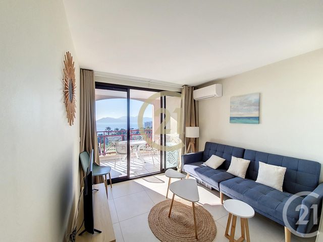 Appartement F2 + cab &agrave; louer - 3 pi&egrave;ces - 34 m2 - Cannes - 06 - PROVENCE-ALPES-COTE-D-AZUR