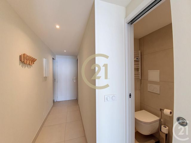 Appartement F2 + cab &agrave; louer - 3 pi&egrave;ces - 34 m2 - Cannes - 06 - PROVENCE-ALPES-COTE-D-AZUR