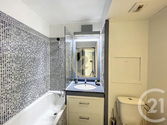 Appartement F2 &agrave; louer - 2 pi&egrave;ces - 25,32 m2 - Cannes La Bocca - 06 - PROVENCE-ALPES-COTE-D-AZUR