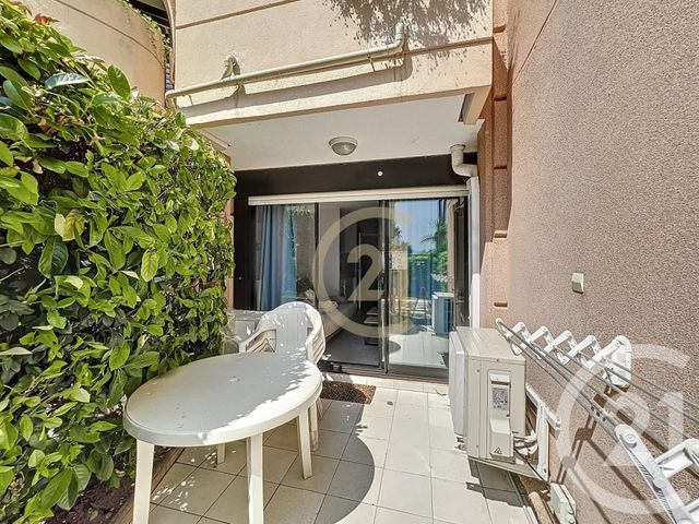 Appartement T2 &agrave; louer - 2 pi&egrave;ces - 22,15 m2 - Cannes La Bocca - 06 - PROVENCE-ALPES-COTE-D-AZUR
