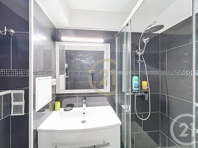Appartement T2 &agrave; louer - 2 pi&egrave;ces - 22,15 m2 - Cannes La Bocca - 06 - PROVENCE-ALPES-COTE-D-AZUR
