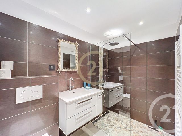 Appartement Studio cabine &agrave; louer - 2 pi&egrave;ces - 35,84 m2 - Cannes La Bocca - 06 - PROVENCE-ALPES-COTE-D-AZUR