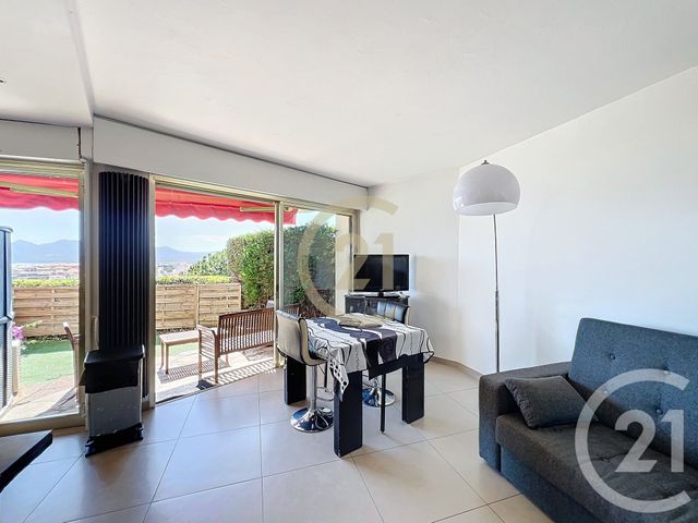 Appartement Studio cabine &agrave; louer - 2 pi&egrave;ces - 35,84 m2 - Cannes La Bocca - 06 - PROVENCE-ALPES-COTE-D-AZUR