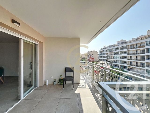 Appartement T2 &agrave; louer - 2 pi&egrave;ces - 49,44 m2 - Cannes La Bocca - 06 - PROVENCE-ALPES-COTE-D-AZUR