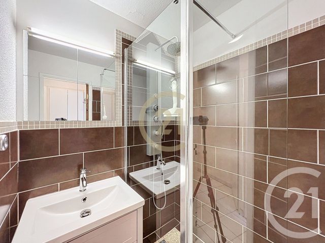 Appartement T2 &agrave; louer - 2 pi&egrave;ces - 24,80 m2 - Cannes La Bocca - 06 - PROVENCE-ALPES-COTE-D-AZUR