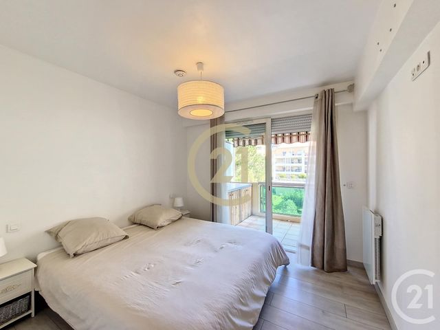 Appartement F2 &agrave; louer - 2 pi&egrave;ces - 45,34 m2 - Cannes La Bocca - 06 - PROVENCE-ALPES-COTE-D-AZUR