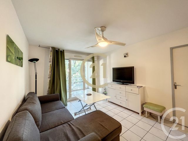 Appartement F2 &agrave; louer - 2 pi&egrave;ces - 45,80 m2 - Cannes La Bocca - 06 - PROVENCE-ALPES-COTE-D-AZUR