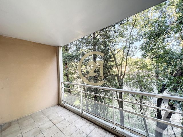 Appartement F2 &agrave; louer - 2 pi&egrave;ces - 45,80 m2 - Cannes La Bocca - 06 - PROVENCE-ALPES-COTE-D-AZUR