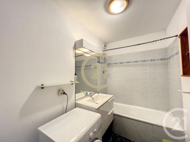 Appartement F2 &agrave; louer - 2 pi&egrave;ces - 45,80 m2 - Cannes La Bocca - 06 - PROVENCE-ALPES-COTE-D-AZUR
