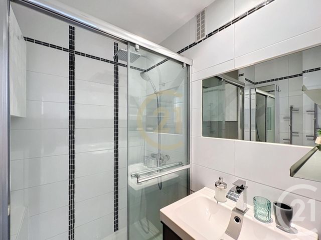 Appartement Studio &agrave; louer - 4 pi&egrave;ces - 68,11 m2 - Cannes La Bocca - 06 - PROVENCE-ALPES-COTE-D-AZUR