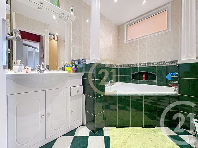 Appartement F5 &agrave; vendre - 5 pi&egrave;ces - 93,82 m2 - Cannes La Bocca - 06 - PROVENCE-ALPES-COTE-D-AZUR