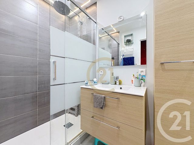 Appartement F5 &agrave; vendre - 5 pi&egrave;ces - 93,82 m2 - Cannes La Bocca - 06 - PROVENCE-ALPES-COTE-D-AZUR