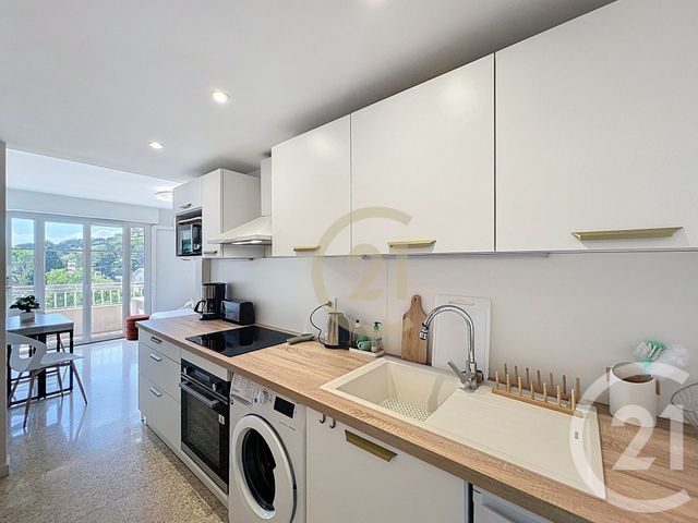 Appartement Studio &agrave; louer - 1 pi&egrave;ce - 30,76 m2 - Cannes - 06 - PROVENCE-ALPES-COTE-D-AZUR