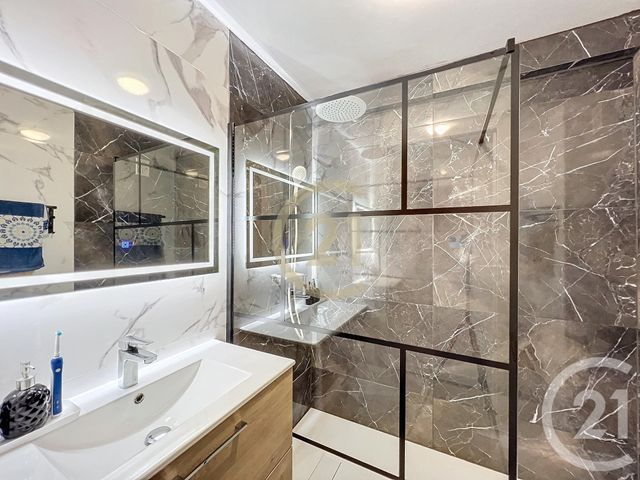 Appartement F3 &agrave; louer - 3 pi&egrave;ces - 58,86 m2 - Cannes La Bocca - 06 - PROVENCE-ALPES-COTE-D-AZUR
