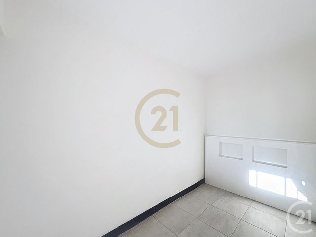 Appartement Studio Cabine &agrave; louer - 1 pi&egrave;ce - 31,32 m2 - Cannes La Bocca - 06 - PROVENCE-ALPES-COTE-D-AZUR