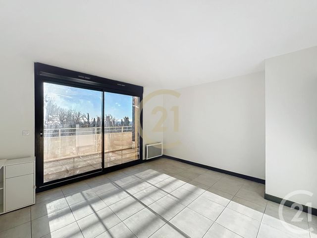 Appartement Studio Cabine &agrave; louer - 1 pi&egrave;ce - 31,32 m2 - Cannes La Bocca - 06 - PROVENCE-ALPES-COTE-D-AZUR