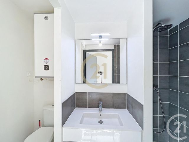 Appartement Studio Cabine &agrave; louer - 1 pi&egrave;ce - 31,32 m2 - Cannes La Bocca - 06 - PROVENCE-ALPES-COTE-D-AZUR