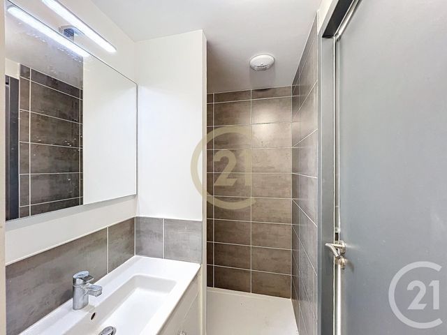 Appartement Studio Cabine &agrave; louer - 1 pi&egrave;ce - 31,32 m2 - Cannes La Bocca - 06 - PROVENCE-ALPES-COTE-D-AZUR