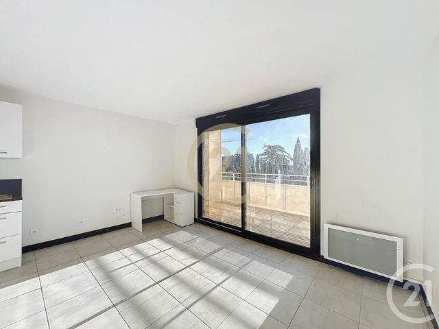 Appartement Studio Cabine &agrave; louer - 1 pi&egrave;ce - 31,32 m2 - Cannes La Bocca - 06 - PROVENCE-ALPES-COTE-D-AZUR