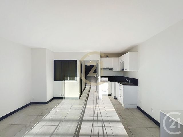 Appartement Studio Cabine &agrave; louer - 1 pi&egrave;ce - 31,32 m2 - Cannes La Bocca - 06 - PROVENCE-ALPES-COTE-D-AZUR