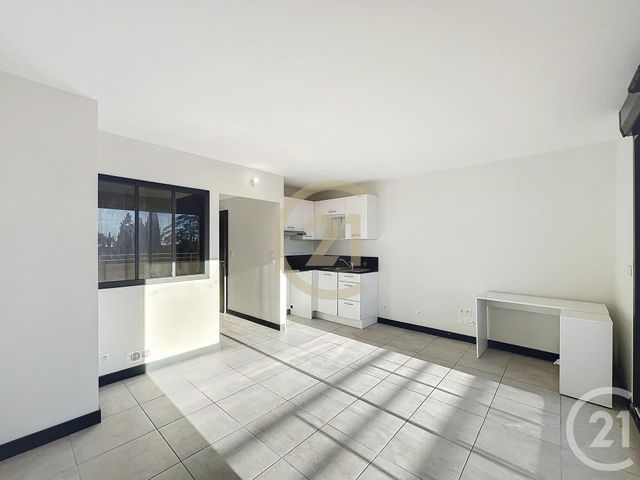 Appartement Studio Cabine &agrave; louer - 1 pi&egrave;ce - 31,32 m2 - Cannes La Bocca - 06 - PROVENCE-ALPES-COTE-D-AZUR