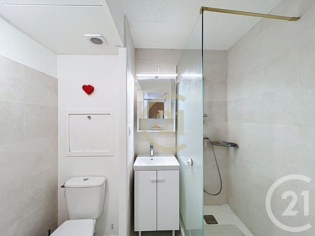 Appartement T2 &agrave; louer - 2 pi&egrave;ces - 25,46 m2 - Cannes La Bocca - 06 - PROVENCE-ALPES-COTE-D-AZUR