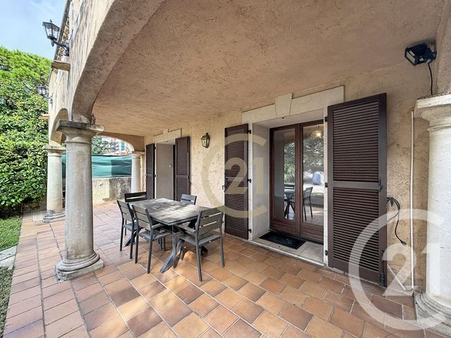 Appartement T2 &agrave; louer - 2 pi&egrave;ces - 70 m2 - Cannes La Bocca - 06 - PROVENCE-ALPES-COTE-D-AZUR