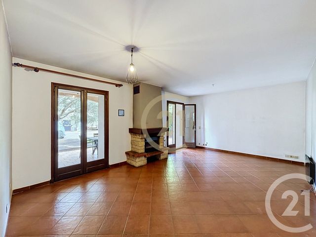 Appartement T2 &agrave; louer - 2 pi&egrave;ces - 70 m2 - Cannes La Bocca - 06 - PROVENCE-ALPES-COTE-D-AZUR