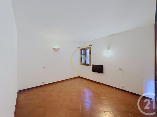 Appartement T2 &agrave; louer - 2 pi&egrave;ces - 70 m2 - Cannes La Bocca - 06 - PROVENCE-ALPES-COTE-D-AZUR