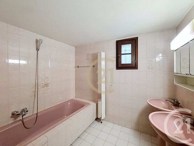 Appartement T2 &agrave; louer - 2 pi&egrave;ces - 70 m2 - Cannes La Bocca - 06 - PROVENCE-ALPES-COTE-D-AZUR