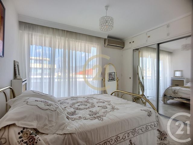 Appartement F2 &agrave; louer - 2 pi&egrave;ces - 48,80 m2 - Cannes La Bocca - 06 - PROVENCE-ALPES-COTE-D-AZUR