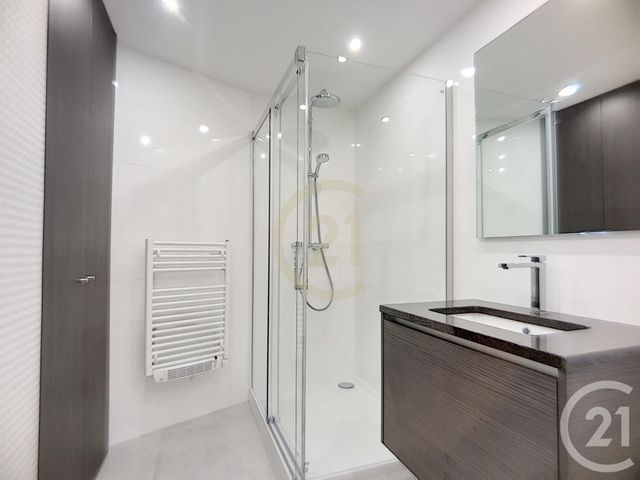 Appartement F2 &agrave; louer - 2 pi&egrave;ces - 37,50 m2 - Cannes La Bocca - 06 - PROVENCE-ALPES-COTE-D-AZUR