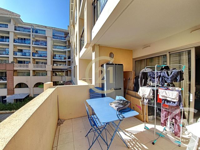 Appartement F2 + cab &agrave; vendre - 2 pi&egrave;ces - 29 m2 - Cannes La Bocca - 06 - PROVENCE-ALPES-COTE-D-AZUR