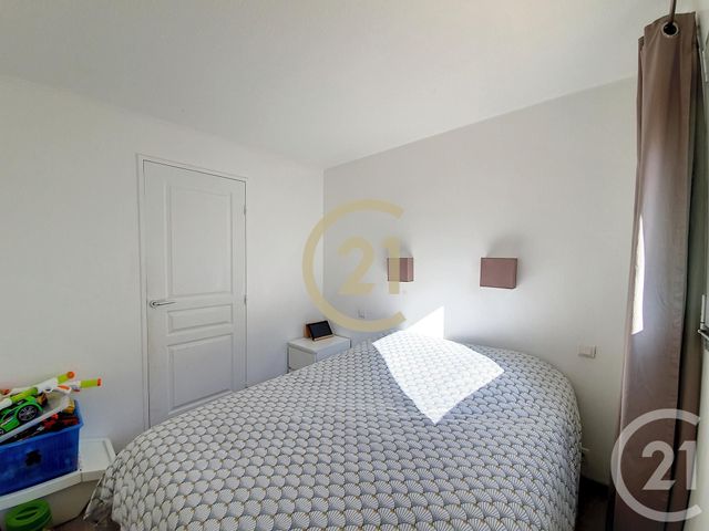 Appartement F2 + cab &agrave; vendre - 2 pi&egrave;ces - 29 m2 - Cannes La Bocca - 06 - PROVENCE-ALPES-COTE-D-AZUR