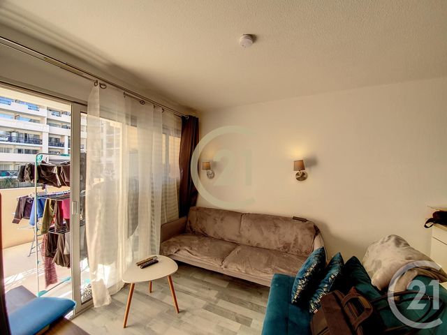Appartement F2 + cab &agrave; vendre - 2 pi&egrave;ces - 29 m2 - Cannes La Bocca - 06 - PROVENCE-ALPES-COTE-D-AZUR