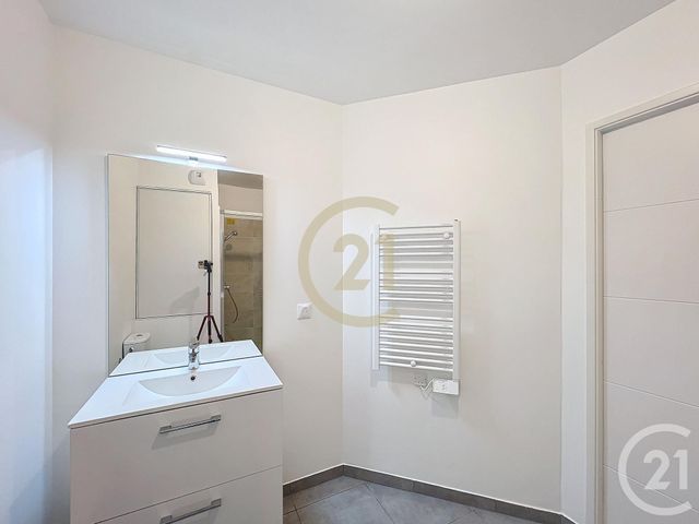 Appartement T2 &agrave; louer - 2 pi&egrave;ces - 36,18 m2 - Cannes La Bocca - 06 - PROVENCE-ALPES-COTE-D-AZUR
