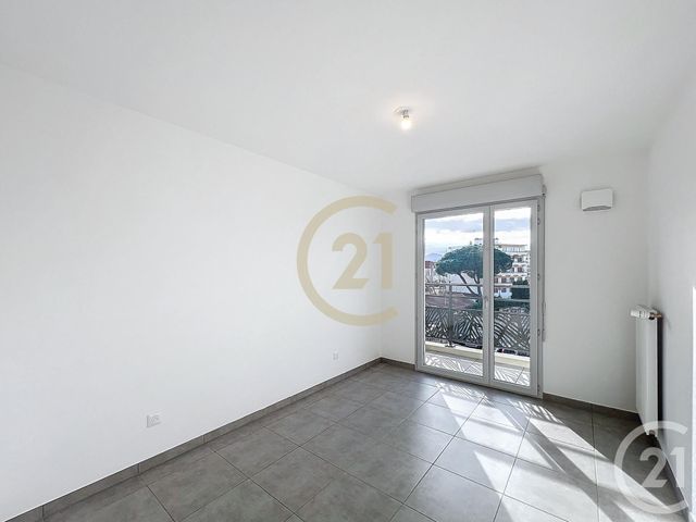Appartement T2 &agrave; louer - 2 pi&egrave;ces - 36,18 m2 - Cannes La Bocca - 06 - PROVENCE-ALPES-COTE-D-AZUR