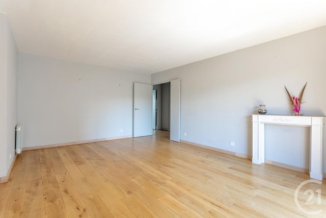 Appartement T4 &agrave; louer - 4 pi&egrave;ces - 89,50 m2 - Suresnes - 92 - ILE-DE-FRANCE