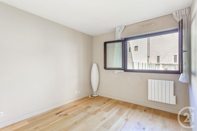 Appartement T4 &agrave; louer - 4 pi&egrave;ces - 89,50 m2 - Suresnes - 92 - ILE-DE-FRANCE