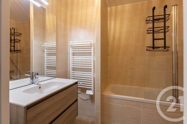 Appartement Duplex &agrave; louer - 6 pi&egrave;ces - 145 m2 - Suresnes - 92 - ILE-DE-FRANCE