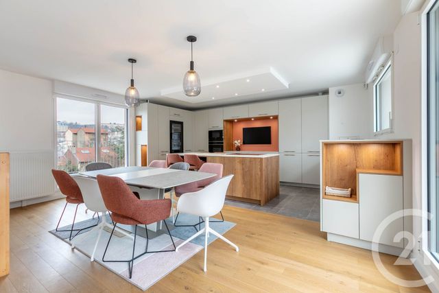 Appartement Duplex &agrave; louer - 6 pi&egrave;ces - 145 m2 - Suresnes - 92 - ILE-DE-FRANCE