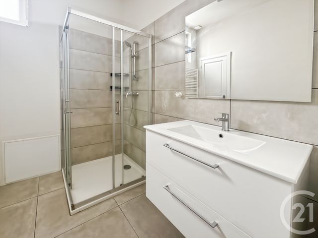 Appartement Duplex &agrave; louer - 3 pi&egrave;ces - 69,04 m2 - Pezenas - 34 - LANGUEDOC-ROUSSILLON