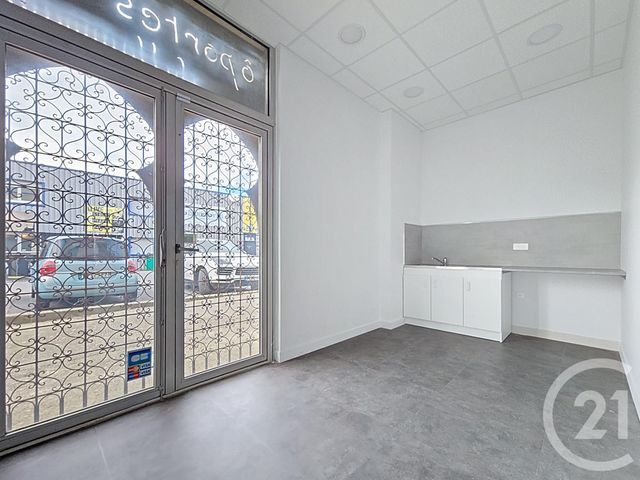 Local commercial à louer - 100.25 m2 - 34 - Herault